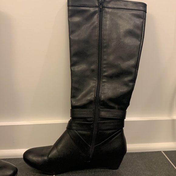 Black boots - Picture 6 of 9